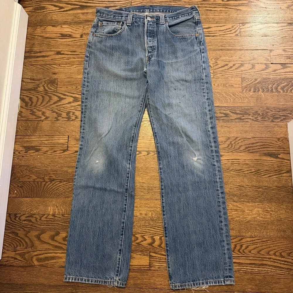 Levi's 501 Jeans Men's 32x32‎ Button Fly Medium Wash Distressed